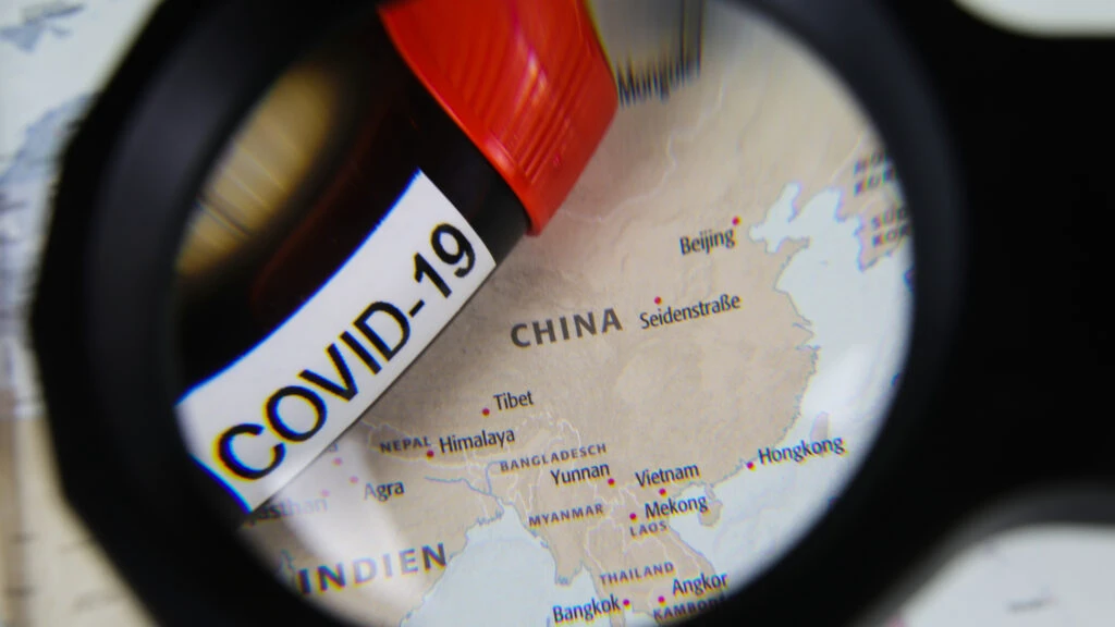 Aproape 2 milioane de decese din cauza încetării restricțiilor COVID-19 în China (STUDIU)