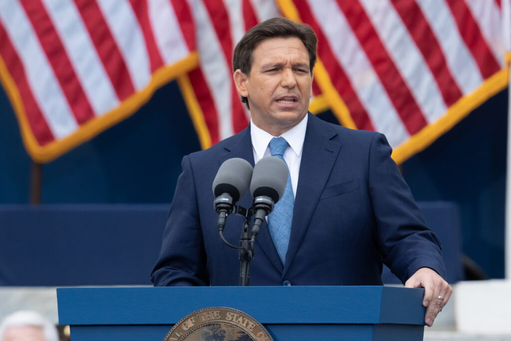 Ron DeSantis și-a depus oficial candidatura la alegerile prezidențiale din SUA. E principalul rival al lui Donald Trump