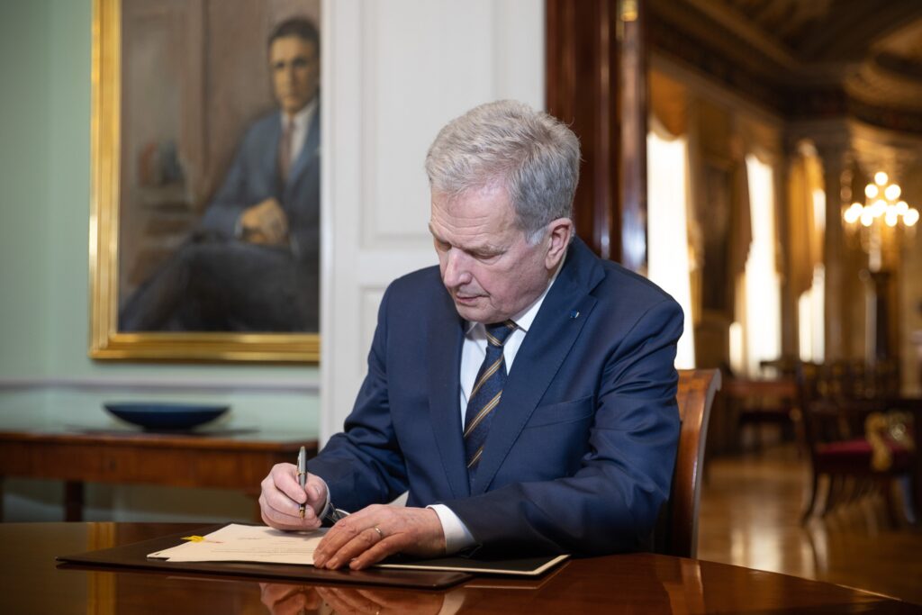 Preşedintele Finlandei a promulgat legea privind aderarea ţării la NATO