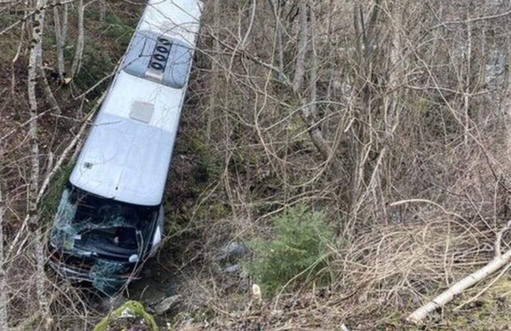 Accident teribil în Franța! Un autocar plin de copii a căzut într-o râpă