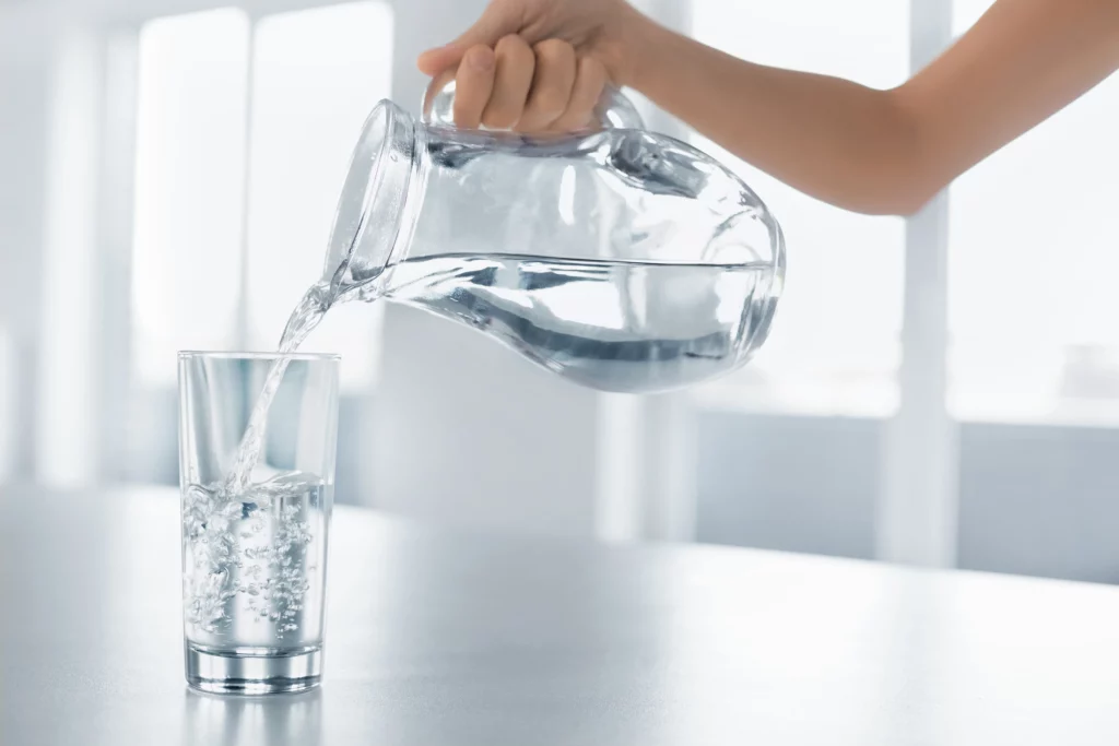 Câtă apă trebuie să bem, de fapt? Specialiștii au spus adevărul