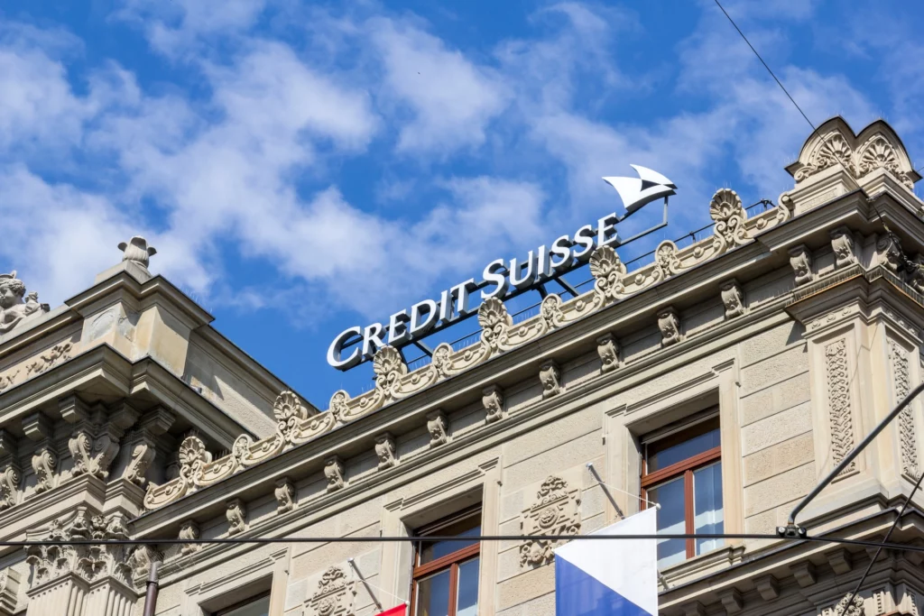 Acțiunile Credit Suisse au înregistrat o creștere de până la 32%. Banca va împrumuta 50 de miliarde de franci elvețieni