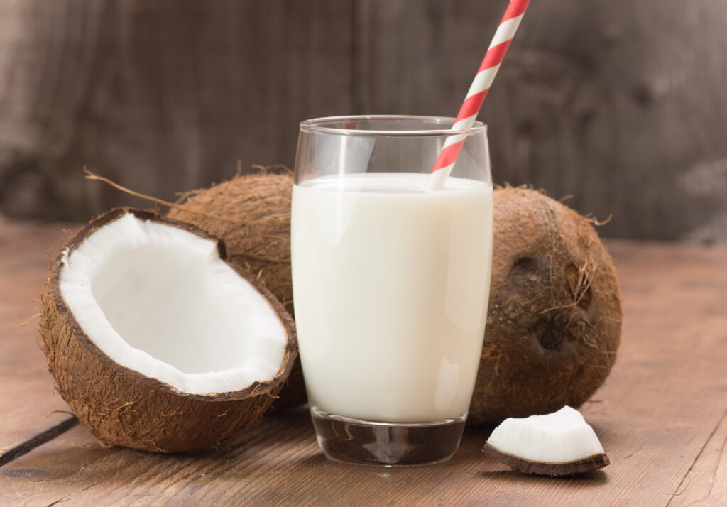Ce se întâmplă în organismul nostru dacă bem lapte de cocos. Tot ce trebuie să știți