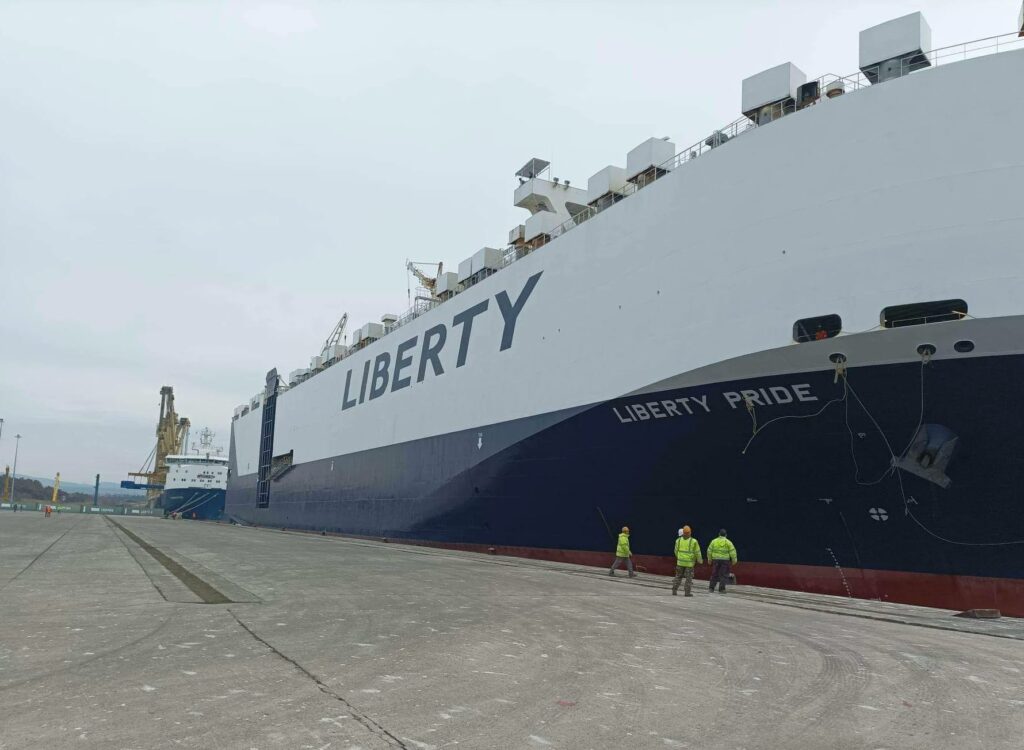 O navă cu echipament pentru pregătirea militară NATO în Bulgaria și România a sosit în Grecia