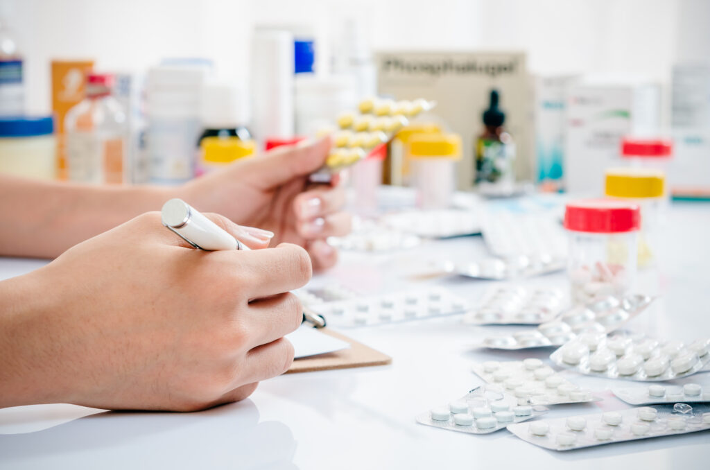 APMGR: În ultimii ani, au dispărut de pe piața peste 3.000 de medicamente generice