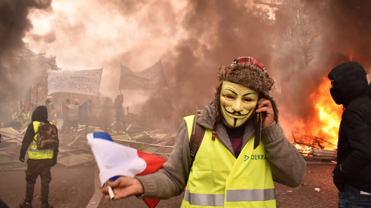 Românii au fost atacați! Revoltă fără precedent lângă Paris. Poliția nu a intervenit