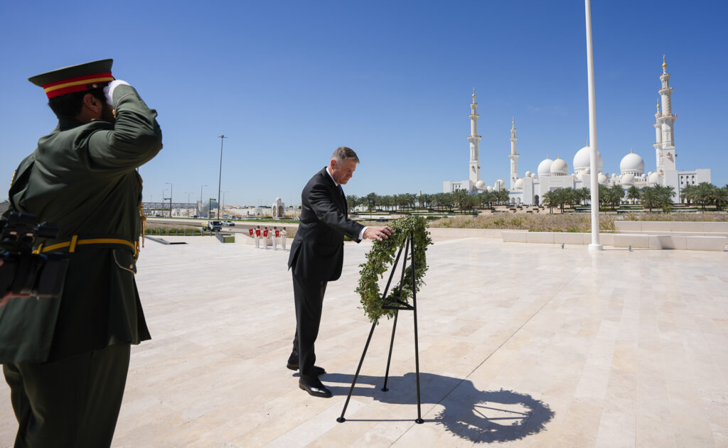 Klaus Iohannis, vizită oficială în Emiratele Arabe Unite. A fost invitat la două obiective celebre din Abu Dhabi