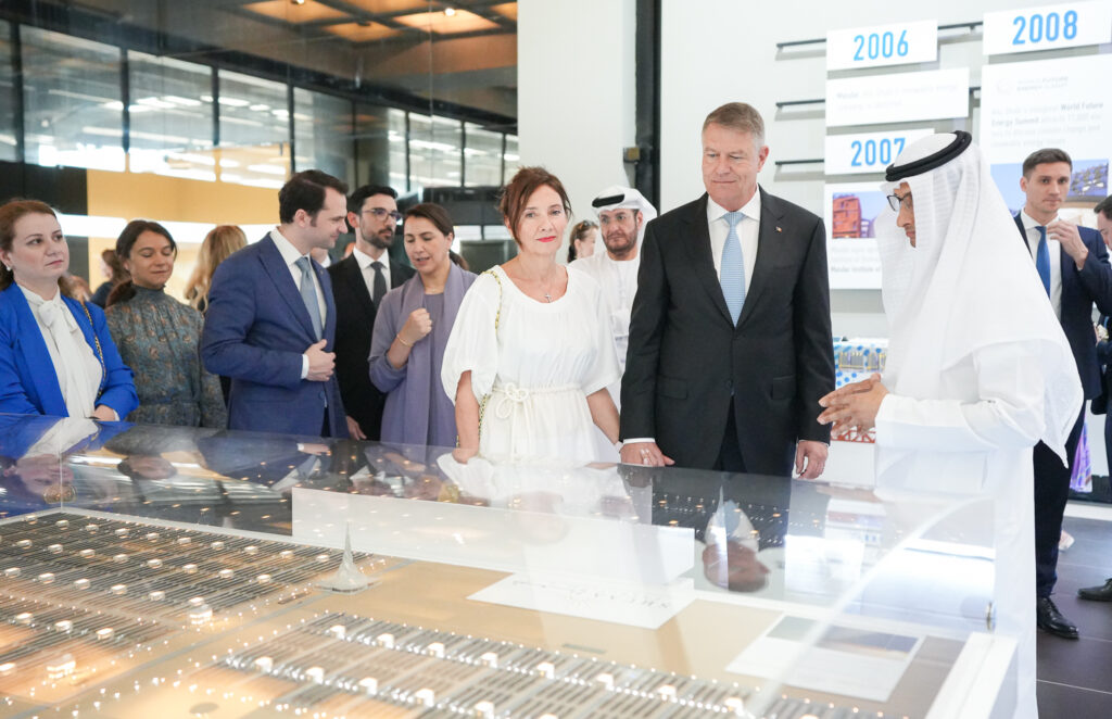 Klaus Iohannis a vizitat Masdar City. Tehnologiile testate acolo pot inspira şi oraşele din România