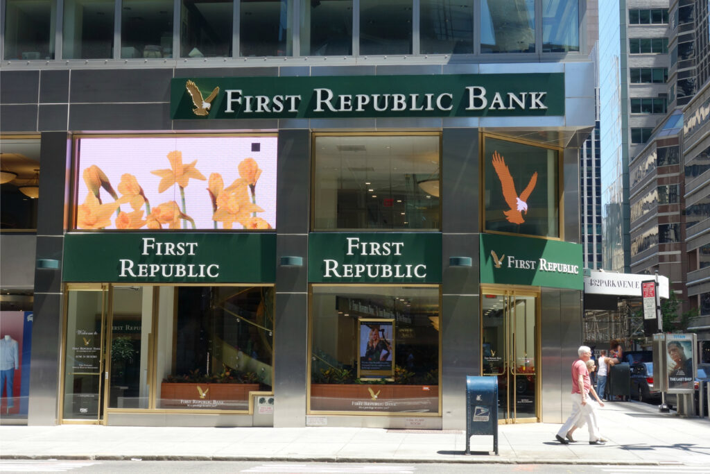Încă o bancă americană, în prag de faliment. Acțiunile First Republic Bank au scăzut la un minim istoric
