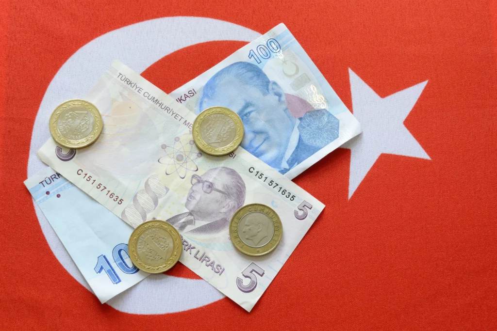 Turcia a majorat cu aproximativ 200% taxele pe combustibili