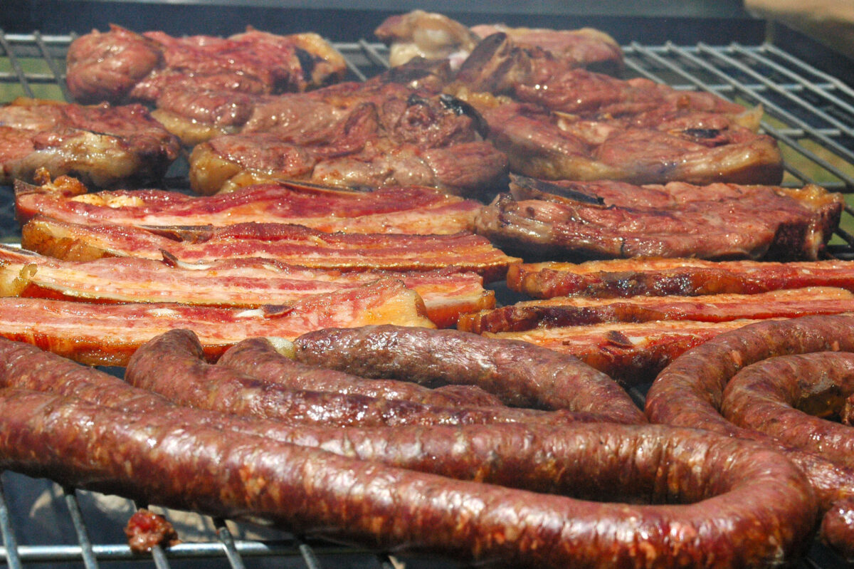 Acest tip de carne poate crește riscul de cancer oral. Specialiștii avertizează