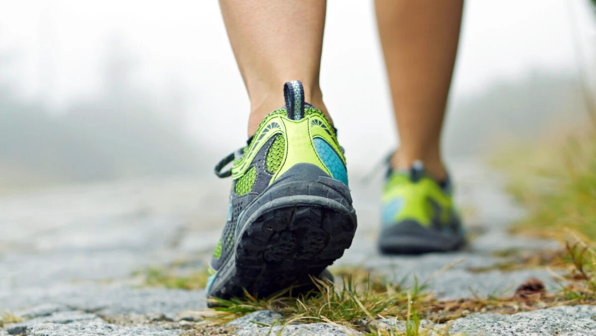 Mersul pe jos poate face minuni pentru organism. Beneficiile despre care ştiau prea puţini oameni