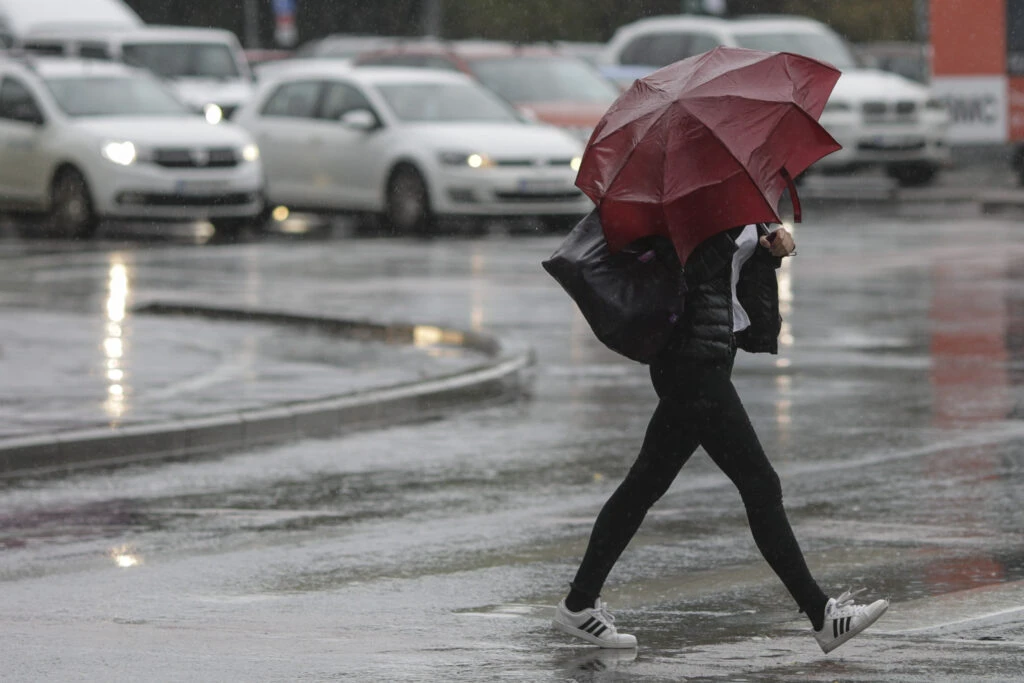 Ploile fac ravagii în România! Vremea continuă să fie instabilă. Prognoza meteo ANM