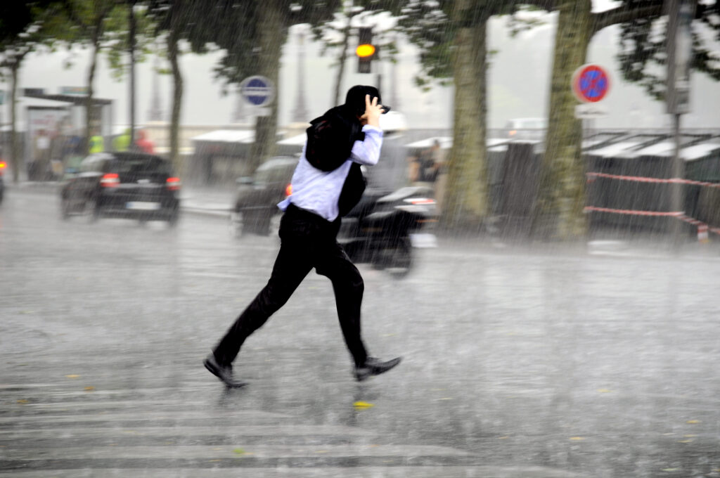 Se anunță ploi în aproape toată România! Prognoza meteo de la ANM. Vremea se va răci brusc