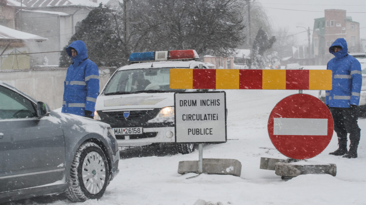 Lista cu drumurile blocate din România. Circulaţia a 29 de trenuri este suspendată