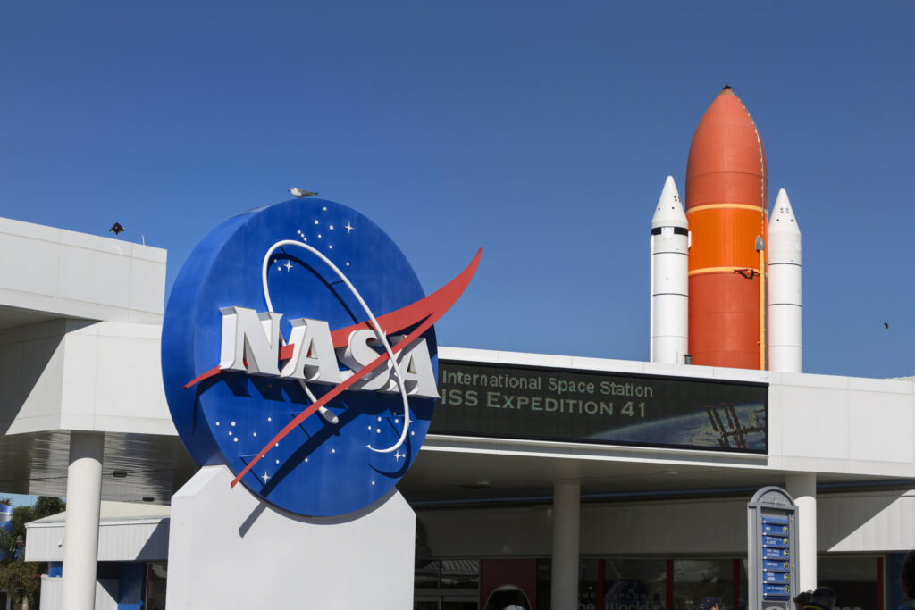 NASA și Blue Origin, compania lui Jeff Bezos, vor construi un modul de aterizare a astronauților pe Lună