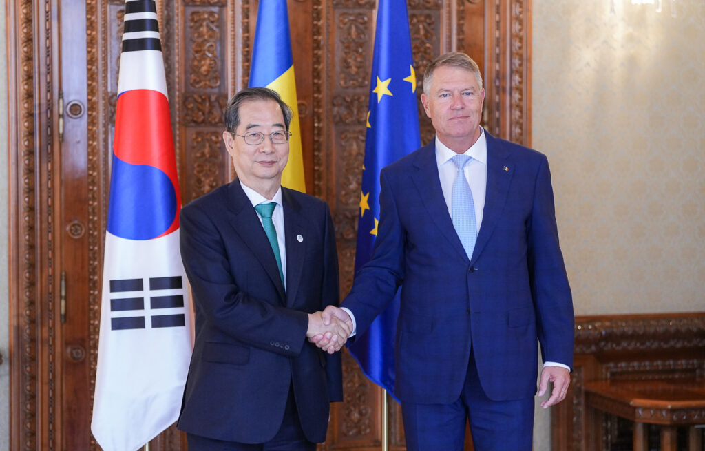 Klaus Iohannis, întâlnire cu premierul Han Duck-soo: E nevoie de creşterea investiţiilor sud-coreene în România