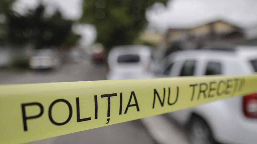 Crimă teribilă în Botoșani! O mamă și-a aruncat copiii pe geam