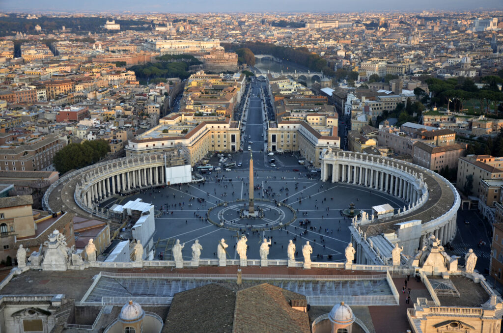 Vaticanul va avea o nouă Constituţie: Va răspunde la nevoile din timpurile noastre