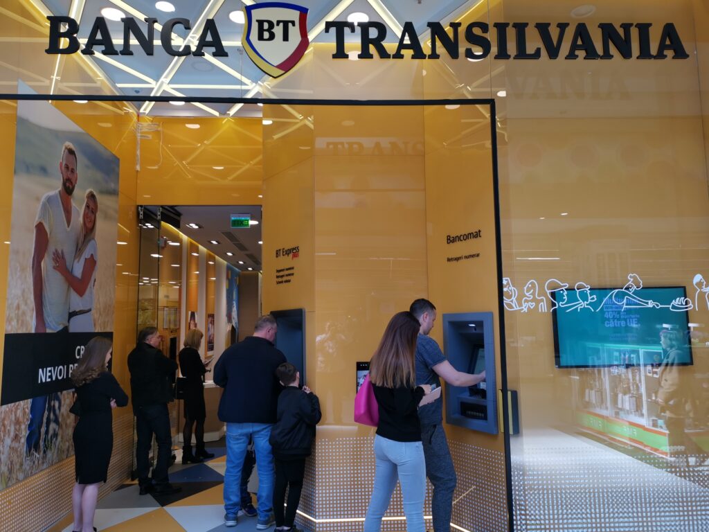 Alertă pentru românii care au cont la Banca Transilvania! Rămâi imediat fără niciun ban pe card