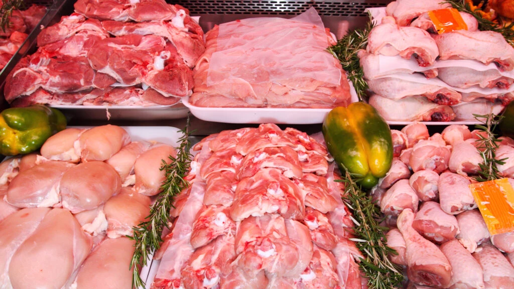 Informaţie despre carnea din România! Devine interzis în magazine şi pieţe