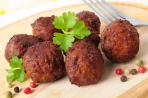 Secretul pentru cele mai crocante chifteluțe. Toate gospodinele trebuie să folosească acest ingredient