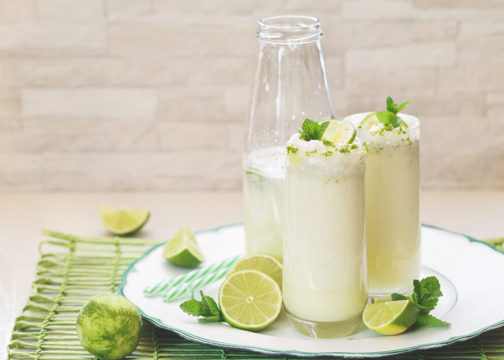Limonada braziliană este băutura verii. Cum se prepară băutura minune