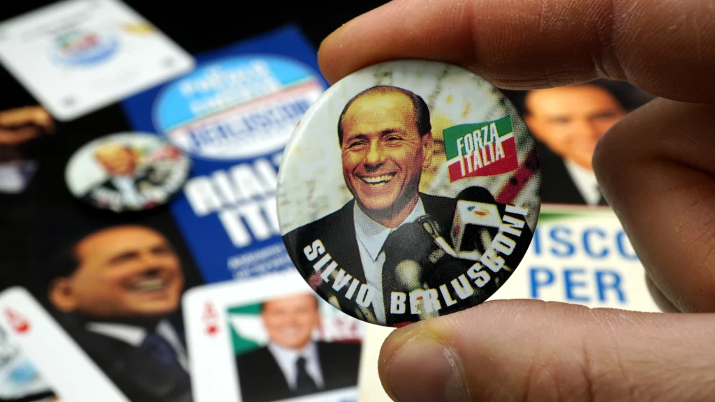 Silvio Berlusconi, o poveste italiană de-a lungul a șase decenii