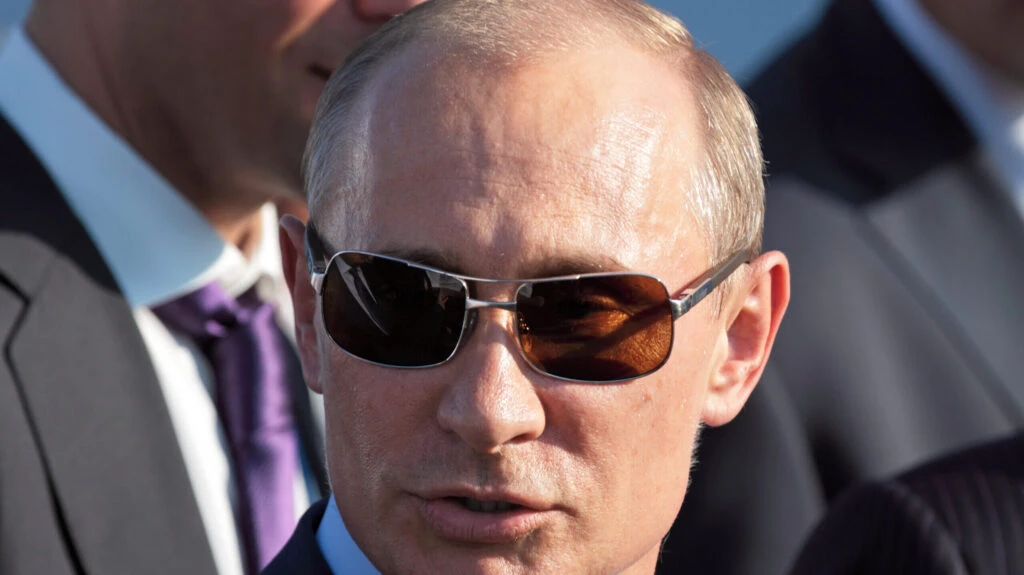Vladimir Putin le-a cumpărat case de lux fiicelor sale și fostei soții prin off-shore-uri