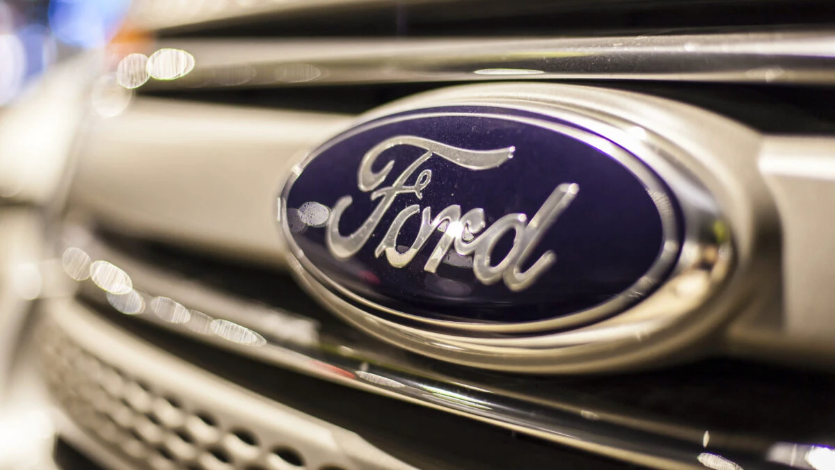 Ford amână lansarea unor vehicule electrice. Va oferi variante hibrid