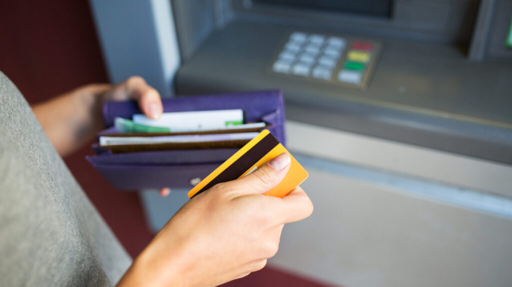 Se întâmplă la toate bancomatele! Anunț pentru cei care retrag bani de la ATM-uri