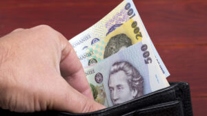 Bani bancnote salarii pensii cresterea pensiilor