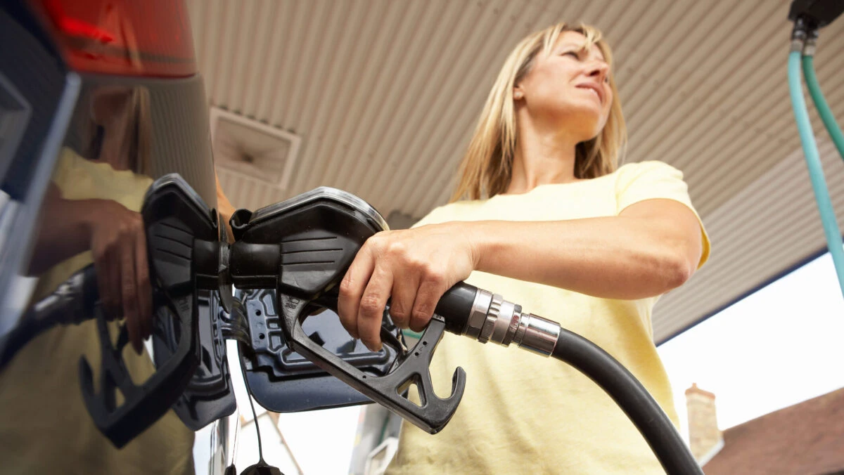 Prețul la pompă a crescut ușor. Șoferii vor plăti mai mult pentru un plin de benzină sau motorină
