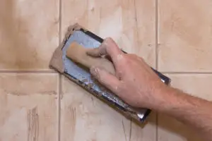Acest truc magic de curățare a chitului folosește ingrediente pe care le aveți în acasă