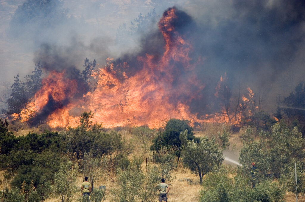 Avertisment pentru românii care merg în Grecia! Toată țara este afectată de incendii puternice de vegetație