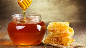 Adevărul despre miere. Ce se întâmplă în organism când o consumăm