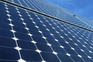 Eficiența Sistemelor Solare – Transformând Lumina în Putere Curată