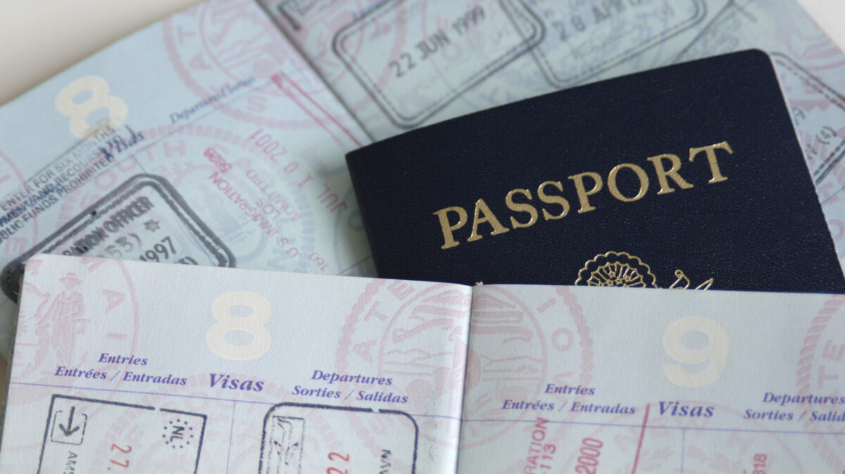 Schimbarea pașaportului. Ce trebuie să știe românii din străinătate