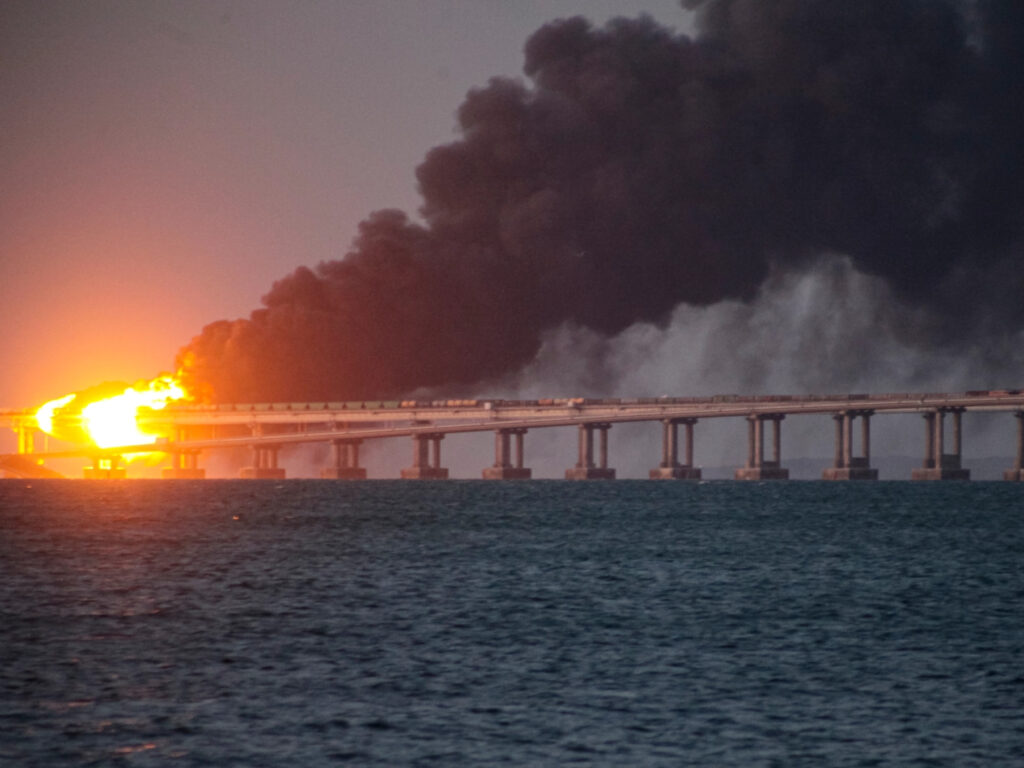 Război în Marea Neagră: Ucraina a lovit un petrolier rusesc în strâmtoarea Kerch