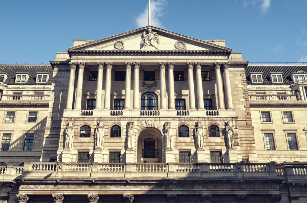 Banca Angliei: Rata dobânzii va crește la 5,25% în Marea Britanie