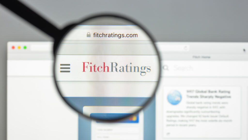 Fitch ar putea retrograda ratingurile a zeci de bănci. Pe listă se află și JPMorgan Chase