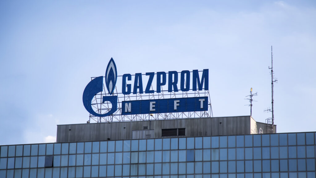 Profitul Gazprom Neft a scăzut cu aproape 50% față de anul trecut