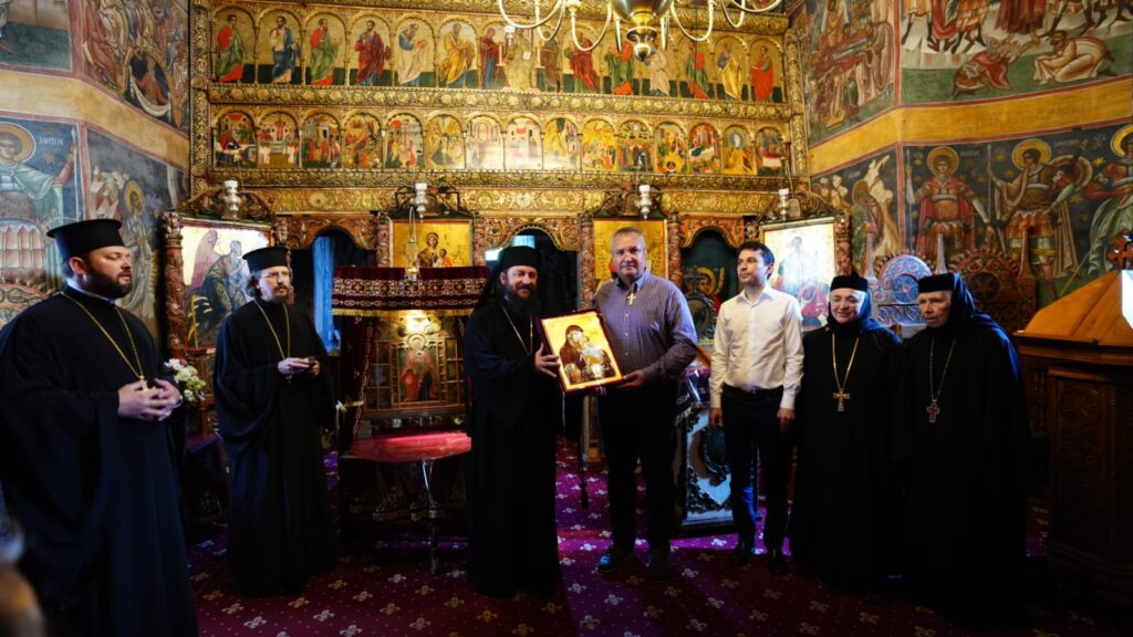 Nicolae Ciucă: Am primit, cu evlavie şi recunoştinţă, „Crucea Bucovinei”