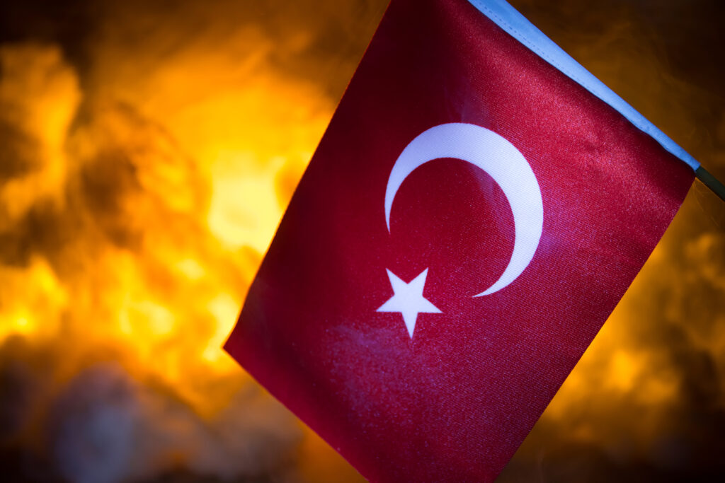 VIDEO Explozie de proporții în Portul Derince din Turcia! S-a simţit ca un cutremur. Cel puțin 10 răniţi