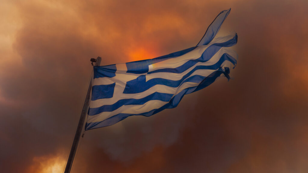 Grecia a înregistrat cel mai mare incendiu din UE. Sute de pompieri ajută la stingerea focului