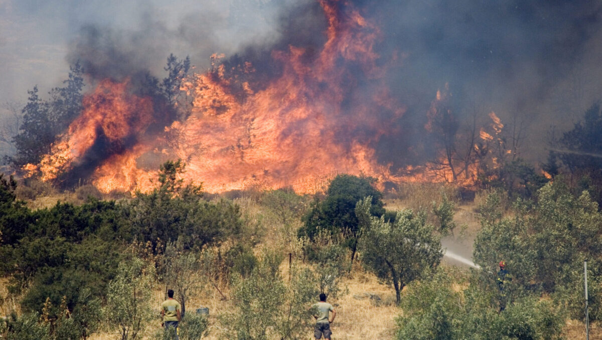 Avertisment MAE pentru turiști: Risc de incendii în Grecia. Zonele aflate în pericol
