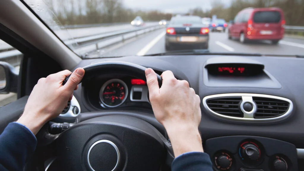 Este interzis prin lege! Maşinile pe care şoferii din România nu au voie să le conducă