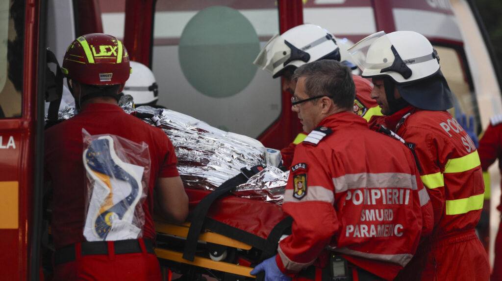 Un alt pompier rănit la Crevedia revine în țară. Cristian Terheș: Un erou care se sacrifică pentru România