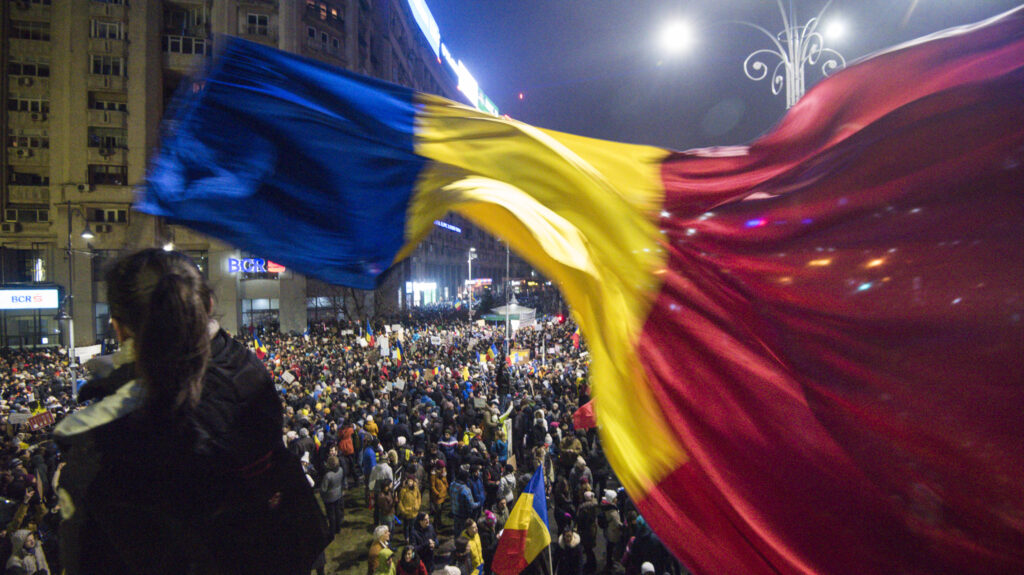 Bucureștiul, luat cu asalt?! Au rupt barajele Poliției. Se strigă „Revoluție”