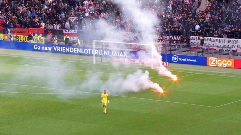 Scandal uriaș la meciul lui Ajax Amsterdam! Au intervenit forțele de ordine